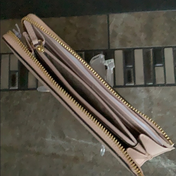 Michael Kors Jet Set Lg Three QTR Zip Wallet - Picture 16 of 16